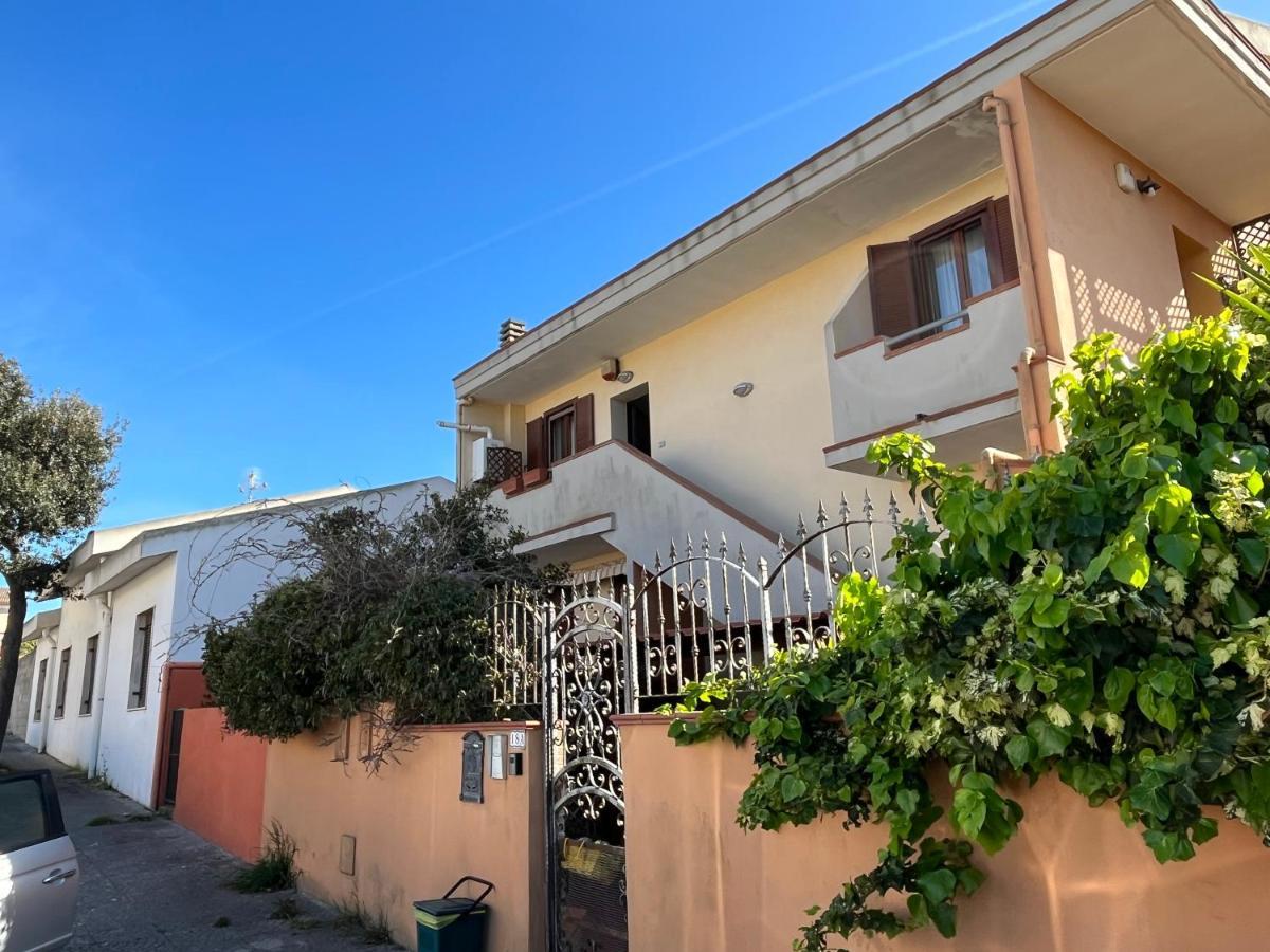 Charlotte Apartment - For Family And Groups Porto Torres Esterno foto